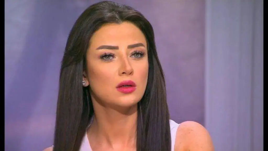 رضوى الشربيني ترد على تامر حسني: اخدتني على خوانة يا تامر