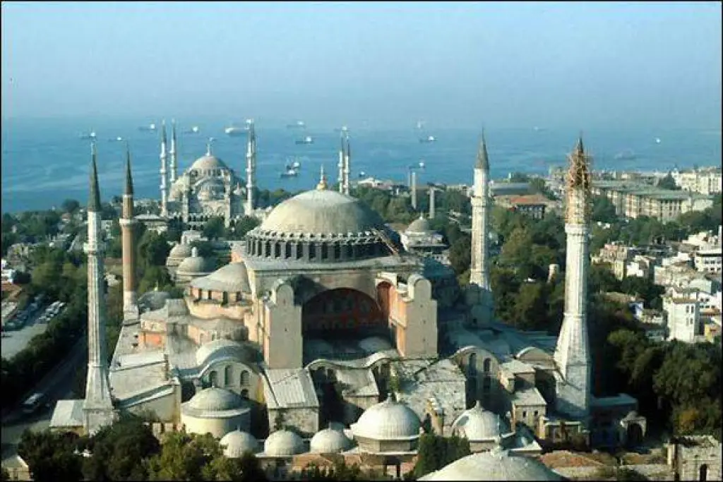 هكذا رفع أذان الجمعة في آيا صوفيا   فيديو